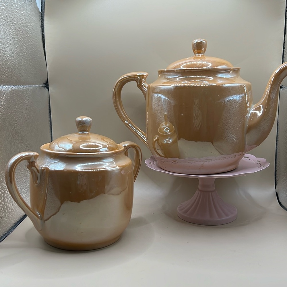 Vintage Peach Lusterware Tea Pot and Sugar Bowl Made in‎ Japan